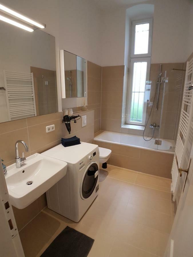 Lang Re By Rockchair Apartments L Superhost Status L 2 Bedrooms Boxspringbeds In City Center - Cozy Family & Business Flair Welcomes You! Berlino Esterno foto